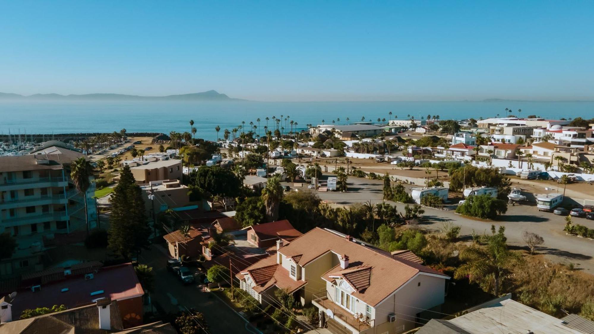恩塞纳达港Estilo Californiano别墅 外观 照片
